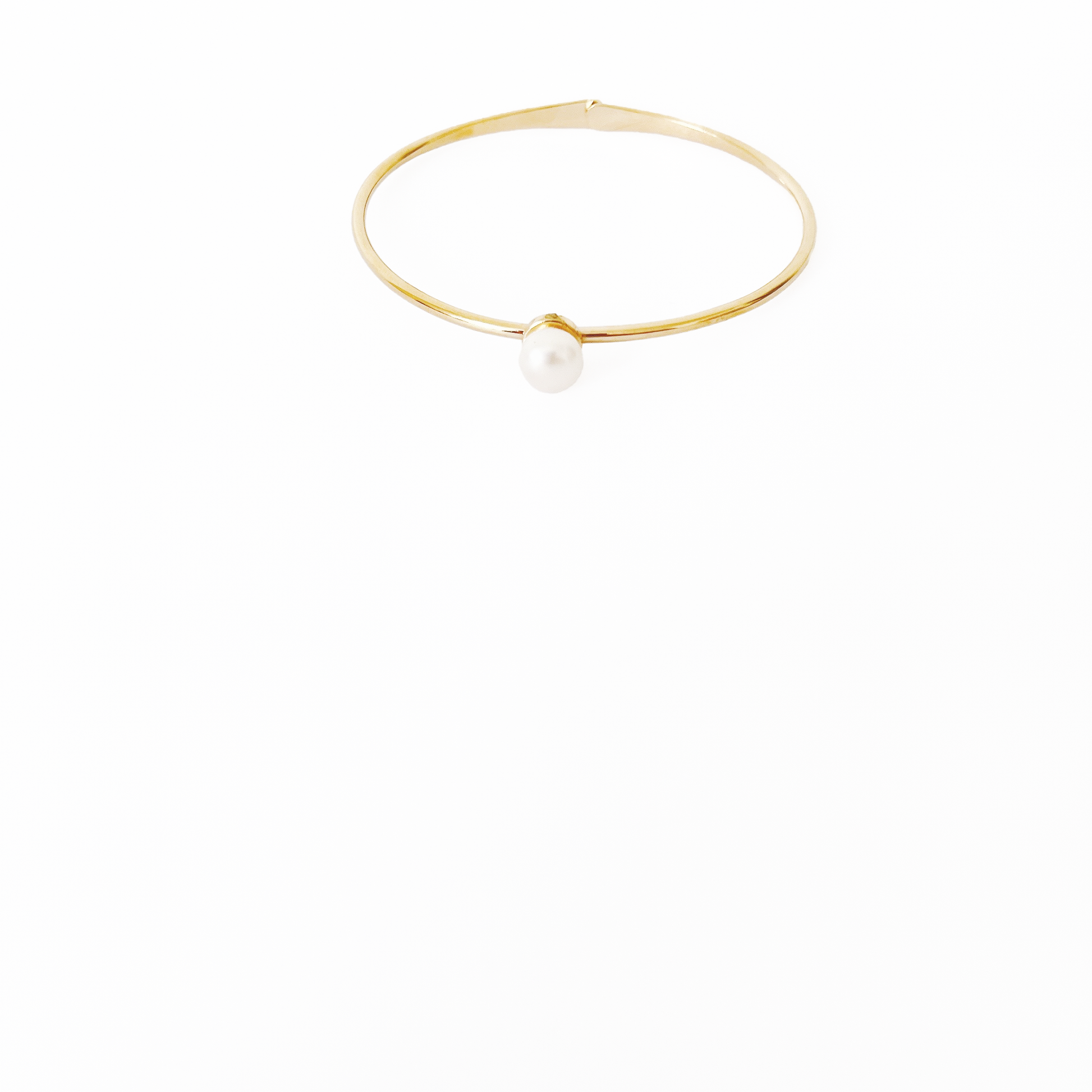 Minimalistic bracelet showcasing a single freshwater pearl by Hikaru Pearl