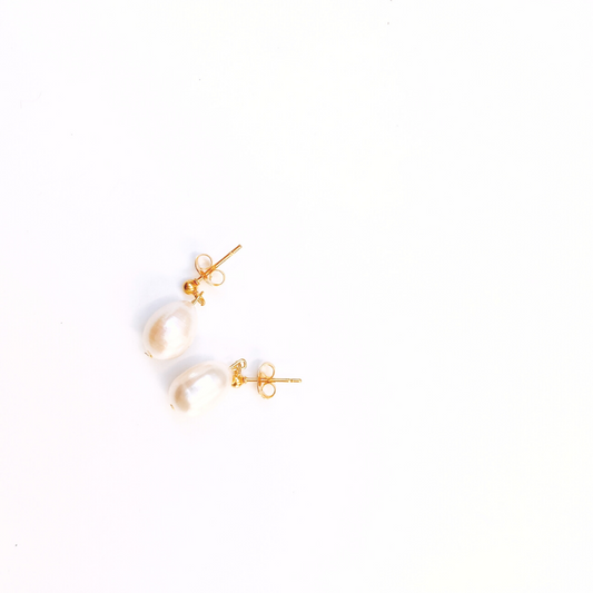 Natural Freshwater Pearl Earring by Hikaru Pearl