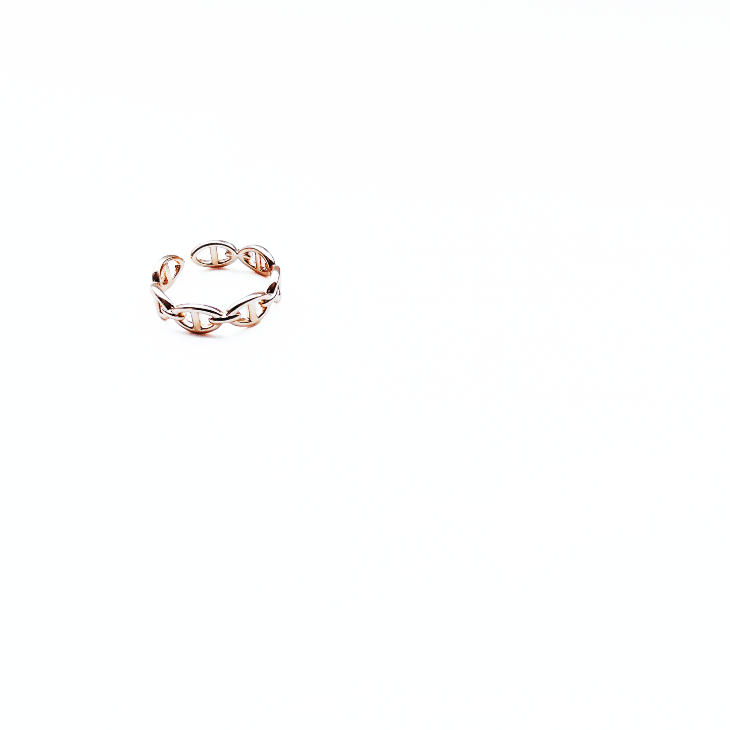 Adjustable pink gold sculpture ring inspired by Hermes Chaîne d'ancre Enchaînée, exuding elegance and luxury.