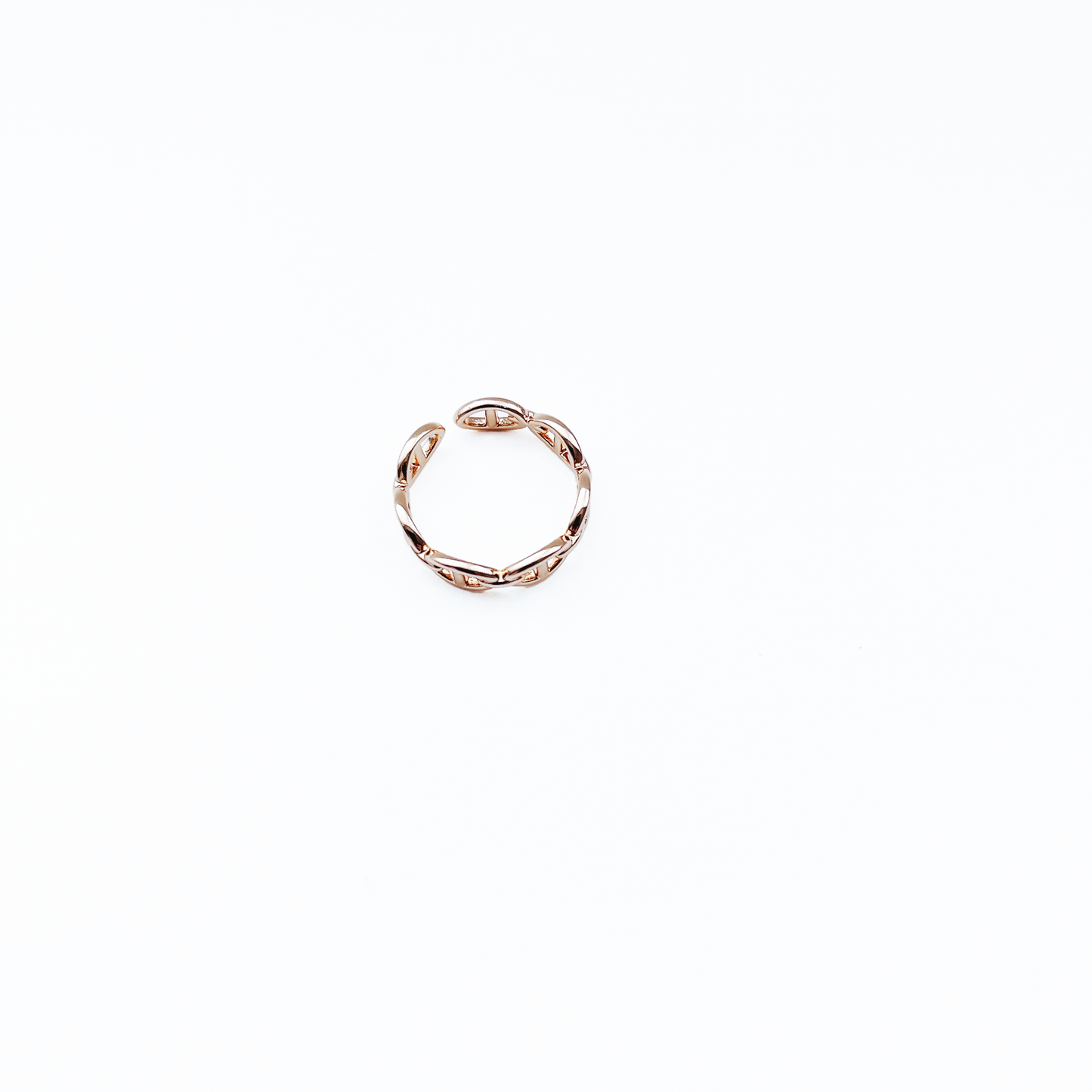 Adjustable pink gold sculpture ring inspired by Hermes Chaîne d'ancre Enchaînée, exuding elegance and luxury.