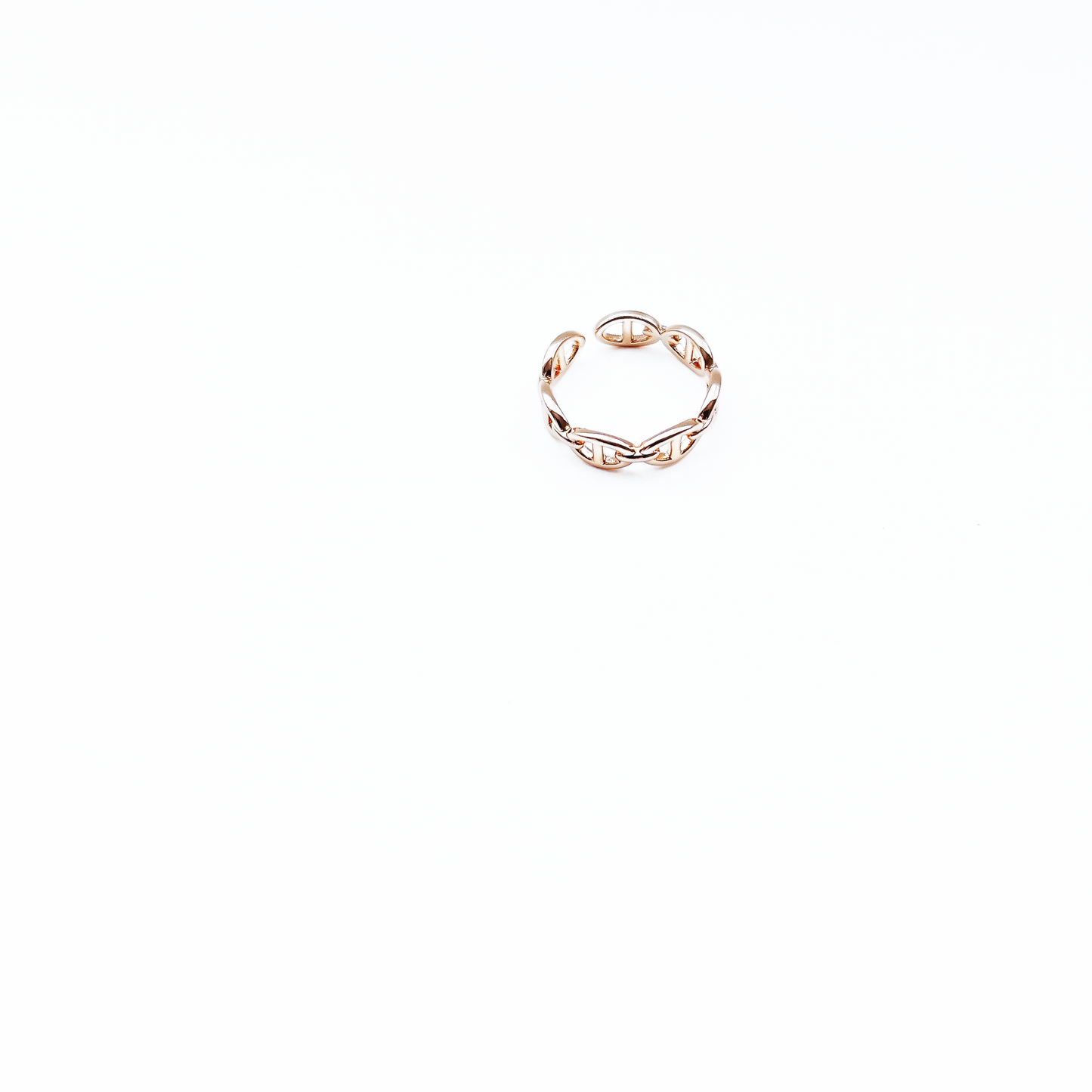 Adjustable pink gold sculpture ring inspired by Hermes Chaîne d'ancre Enchaînée, exuding elegance and luxury.