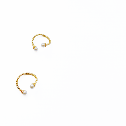 Simply golden twisted ring with pearls or without pearl by Hikaru Pearl