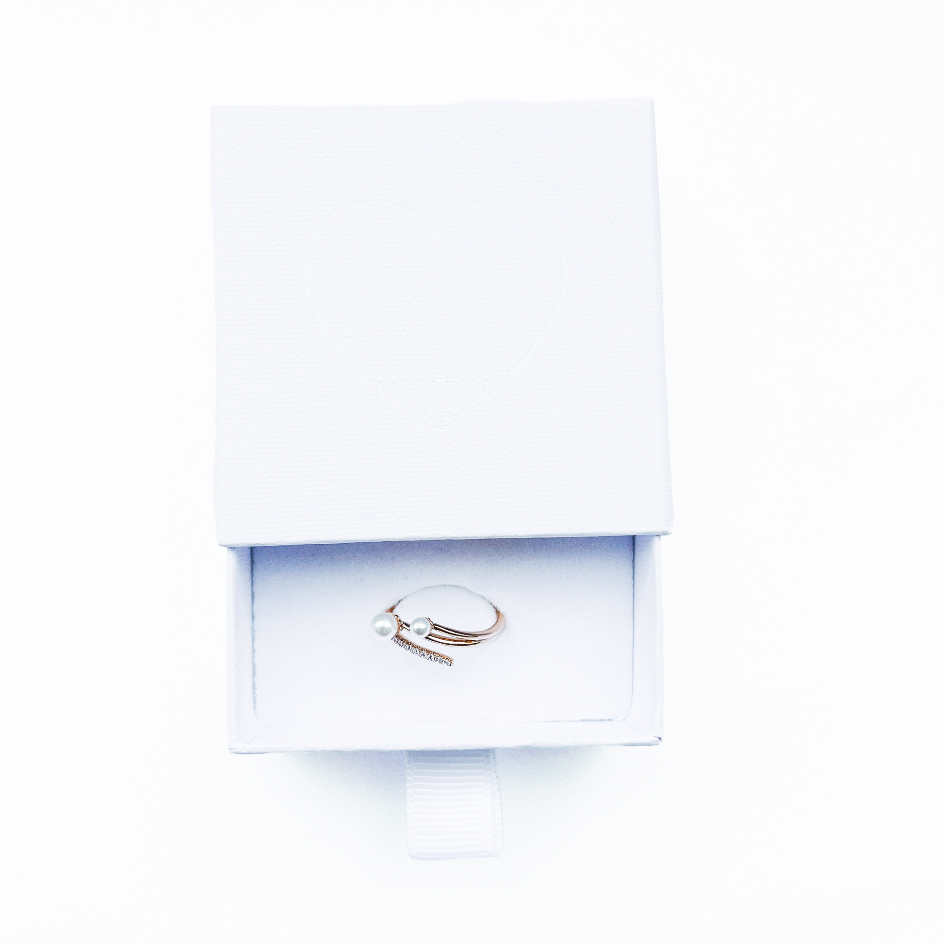Twisted ring with small two pearls and crushed diamond by Hikaru Pearl