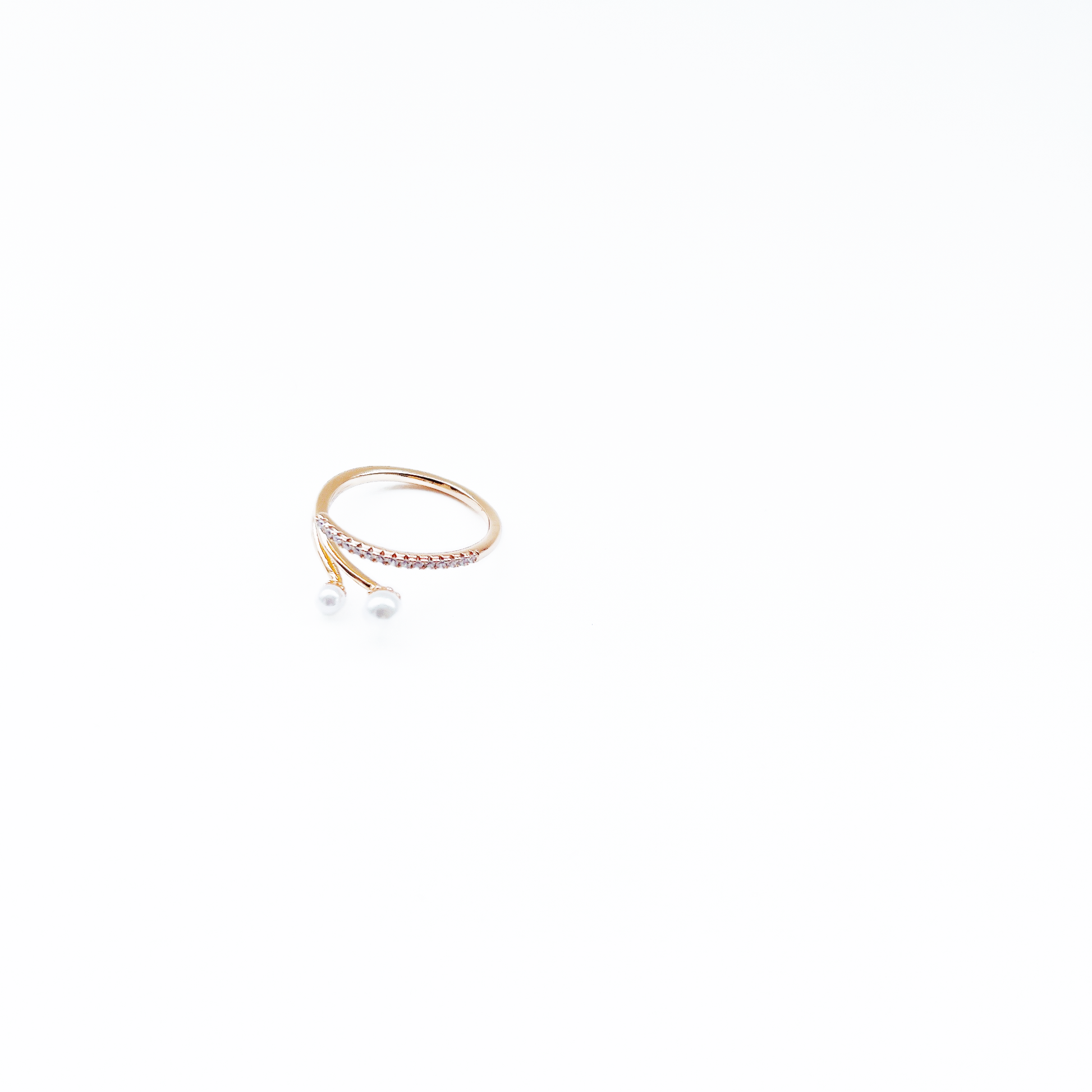 Twisted ring with small two pearls and crushed diamond by Hikaru Pearl