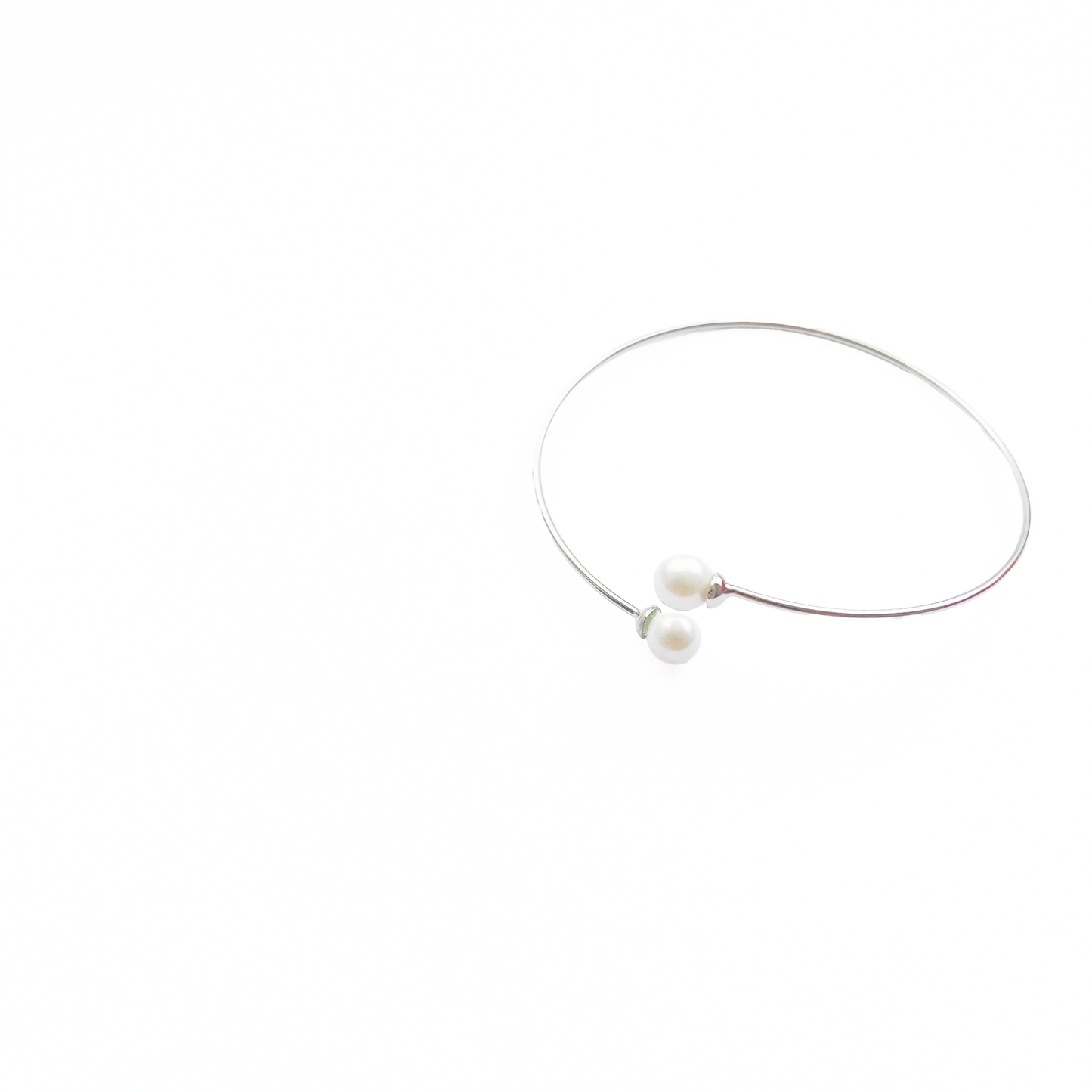 Open bracelet with two pearls, silver colour by Hikaru Pearl