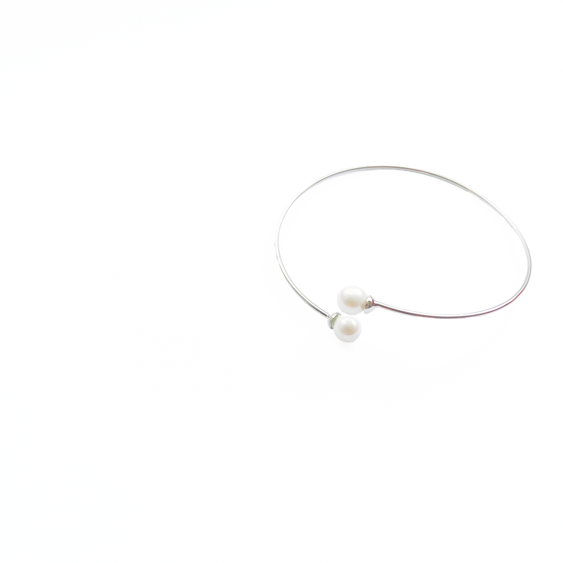 Open bracelet with two pearls, silver colour by Hikaru Pearl