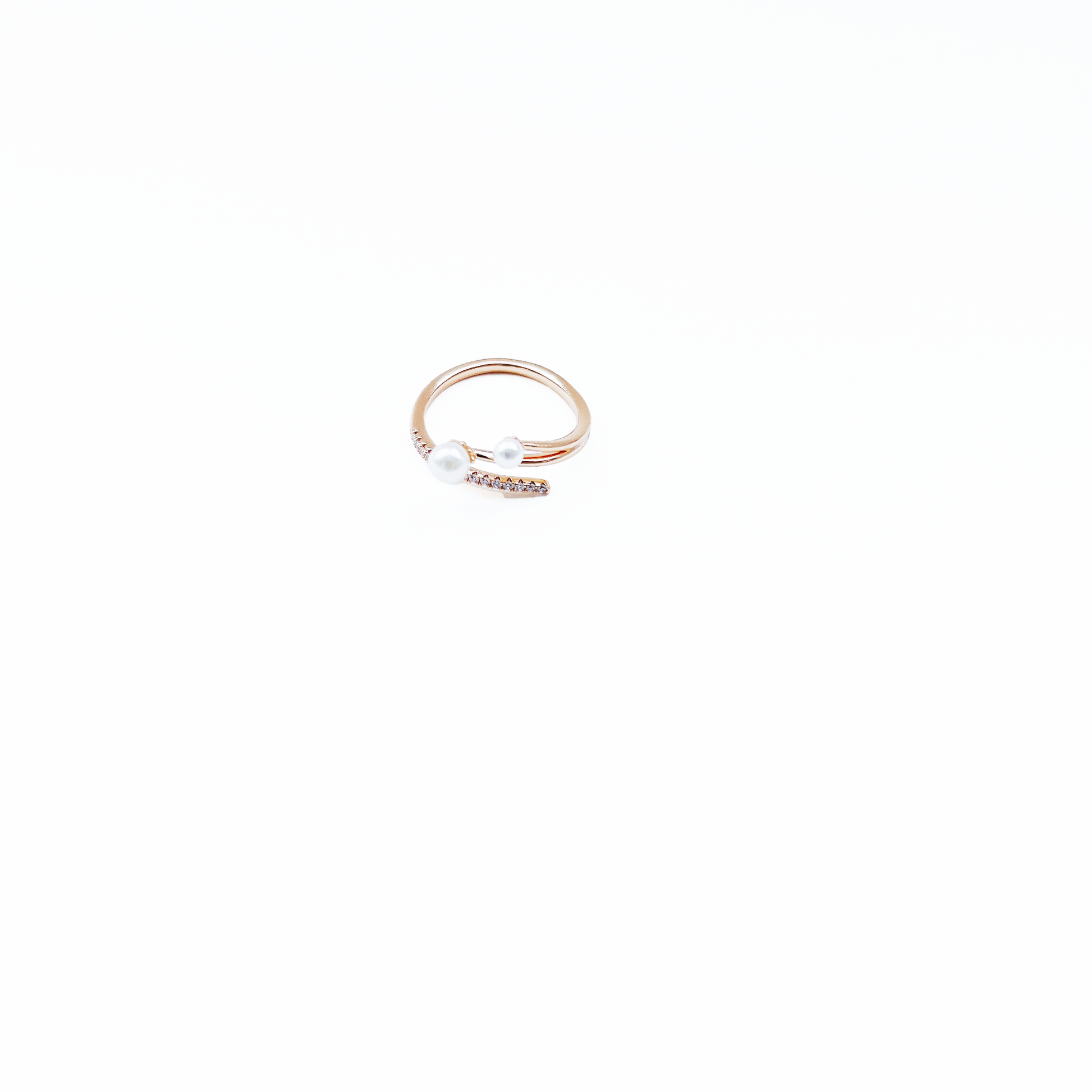 Twisted ring with small two pearls and crushed diamond by Hikaru Pearl