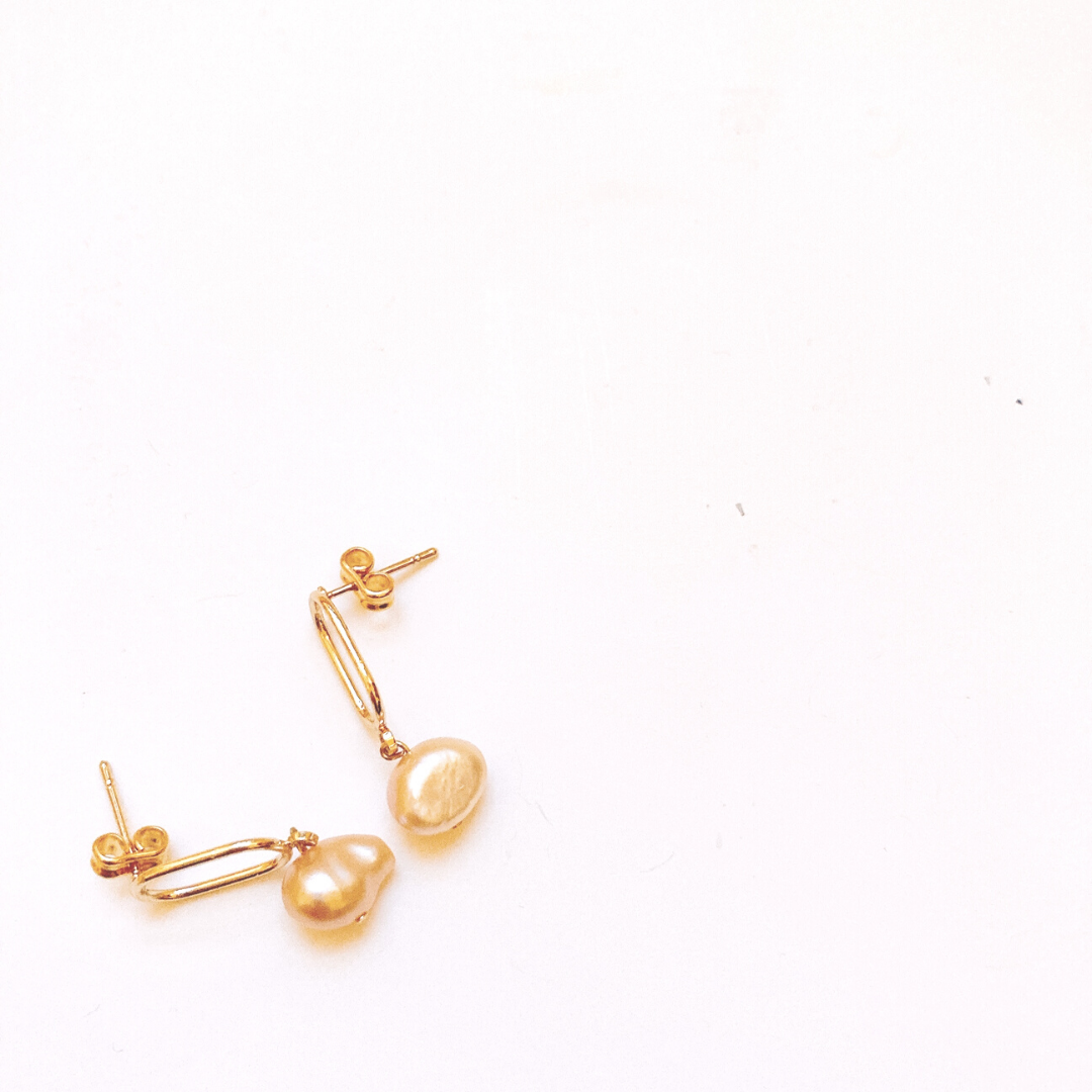 Small long Hoop Earring with pink freshwater pearl by Hikaru Pearl