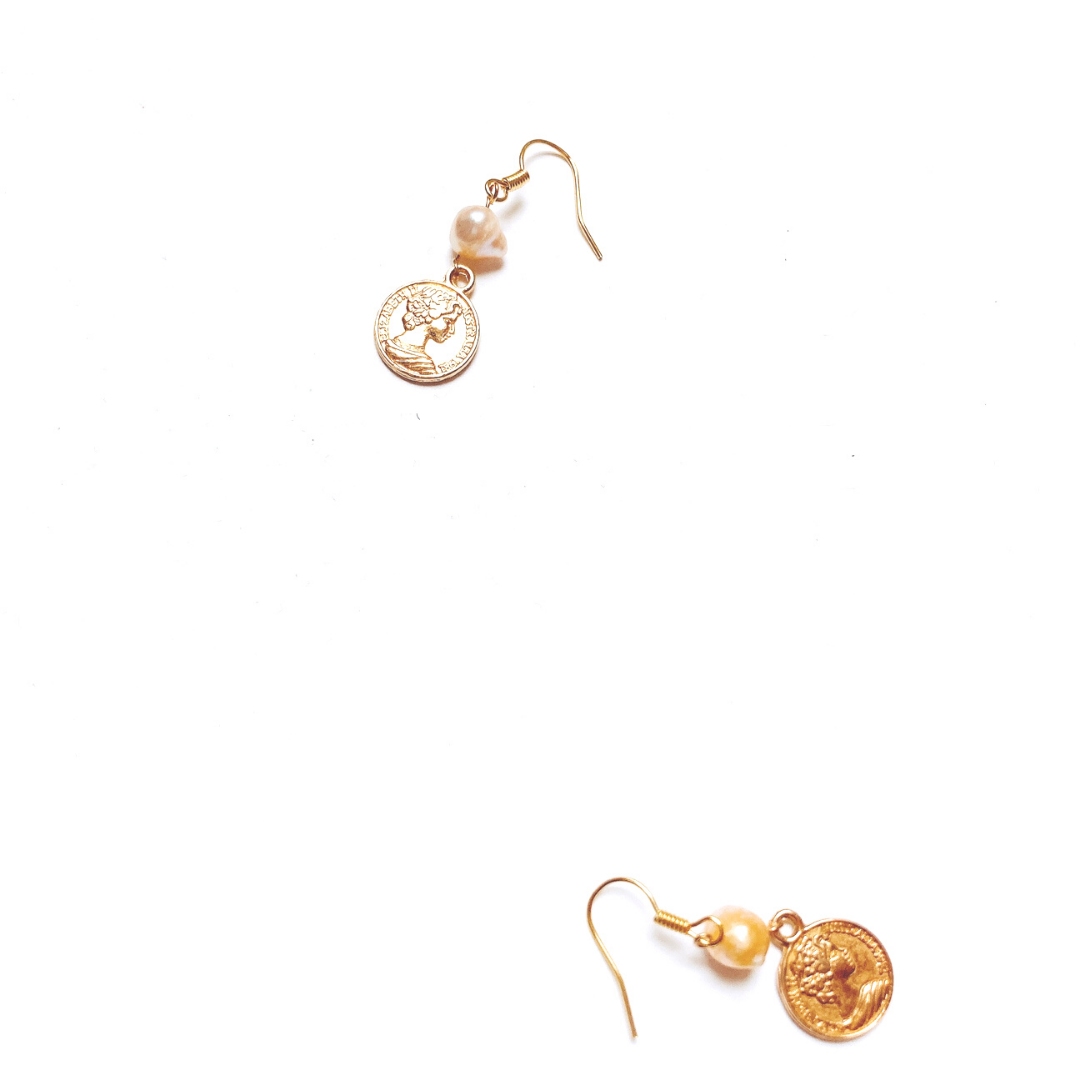 Antique Coin Print Pearls Earring by Hikaru Pearl