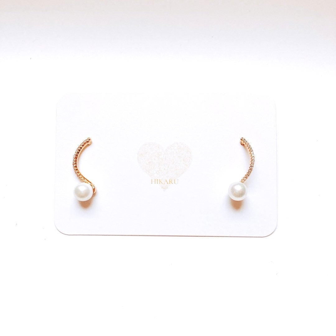 Crooked-top earring featuring a golden plated element and classic pearl, exuding timeless beauty and simple elegance by Hikaru Pearl.