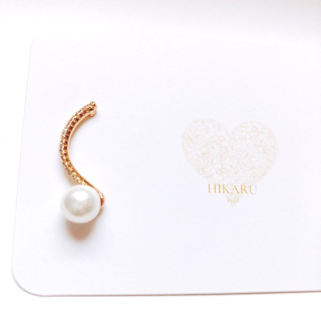 Crooked-top earring featuring a golden plated element and classic pearl, exuding timeless beauty and simple elegance by Hikaru Pearl.