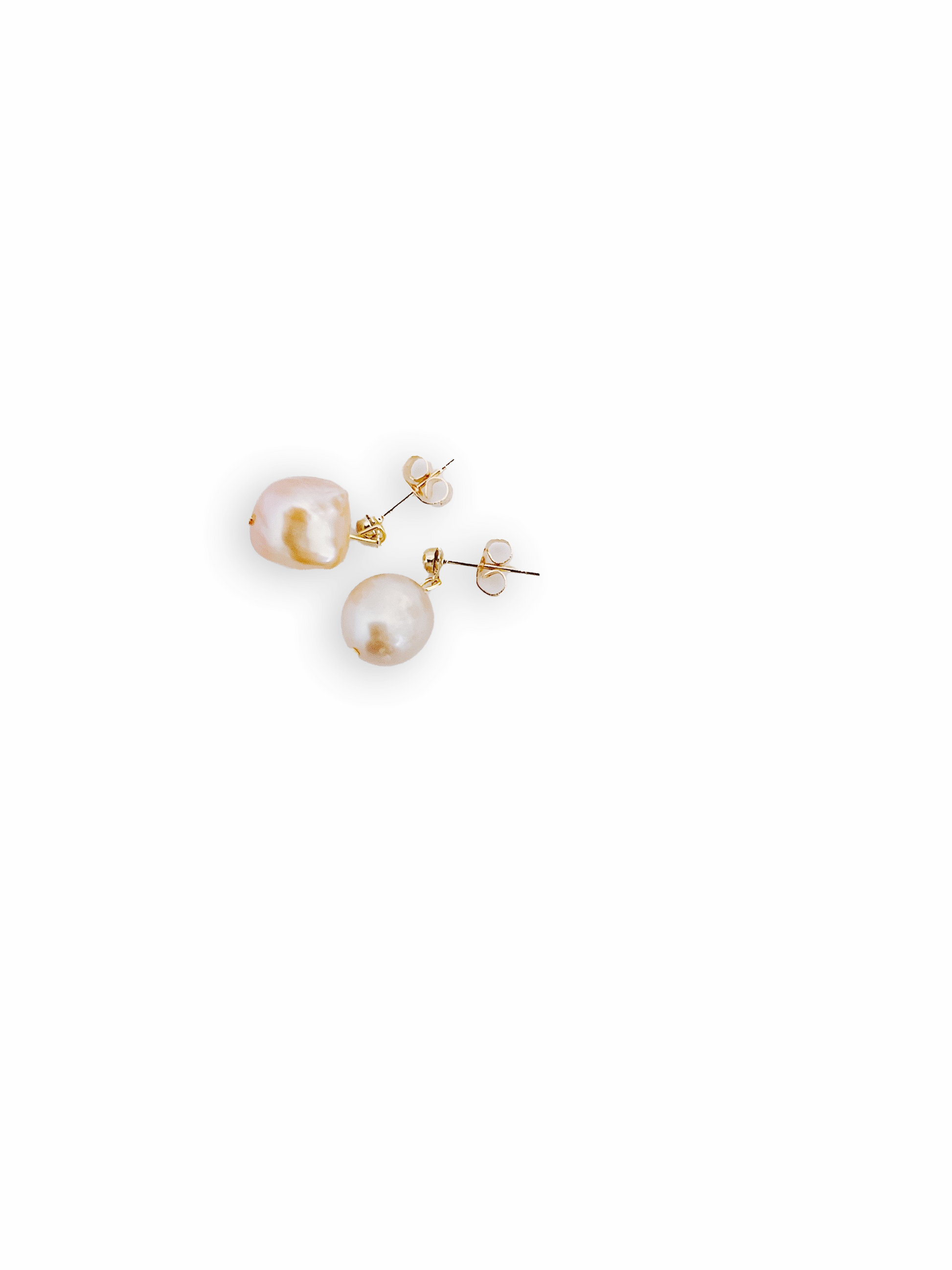 Natural Freshwater Pearl Earring by Hikaru Pearl