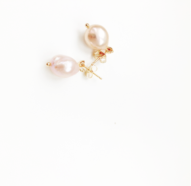 Natural Freshwater Pearl Earring by Hikaru Pearl