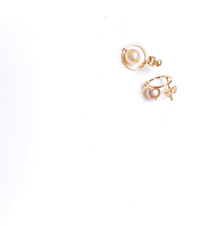 Tiny minimalistic contemporary circle earring by Hikaru Pearl