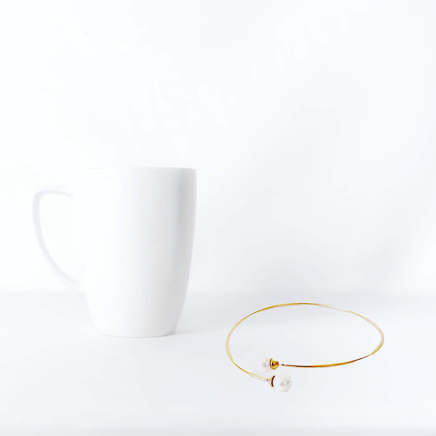 Open bracelet with two pearls, gold colour by Hikaru Pearl
